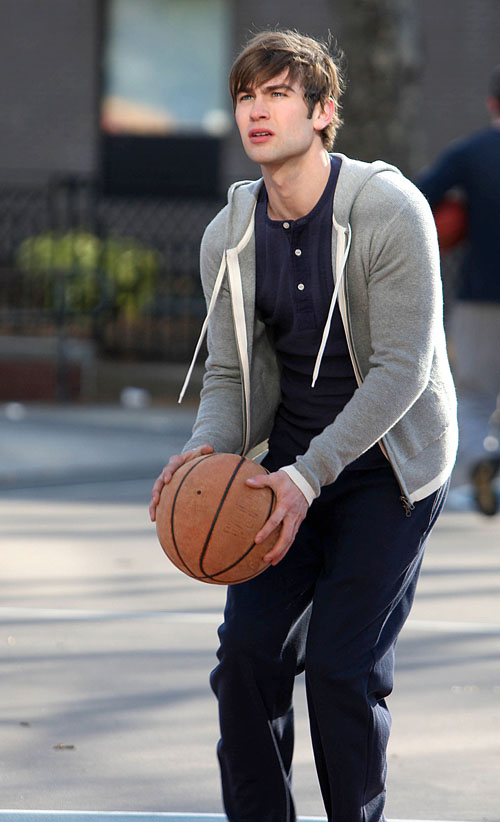 Chace Crawford And Ball.  Photo: BauerGriffin.com