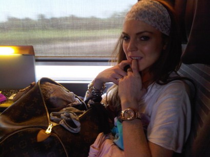 Lohan Twit Pic from London