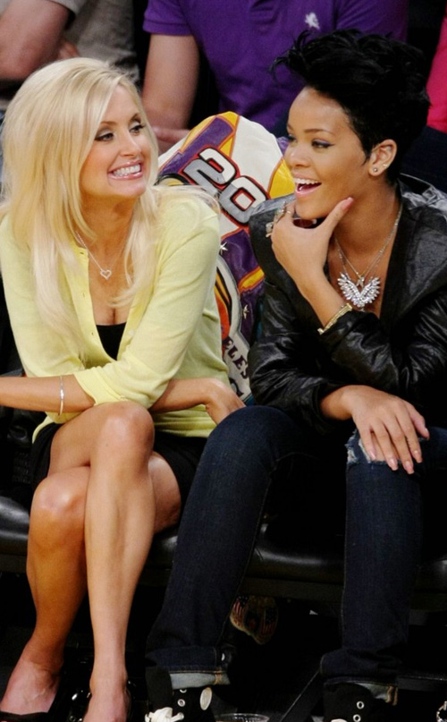Rihanna Takes In Laker Game.  Photo: Gettyimages.com