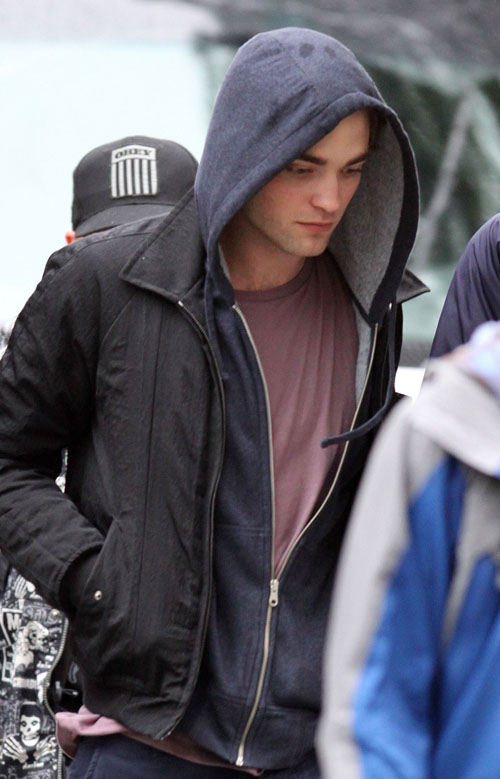 Robert Pattinson On Set In New York.  Photo: BauerGriffen.com