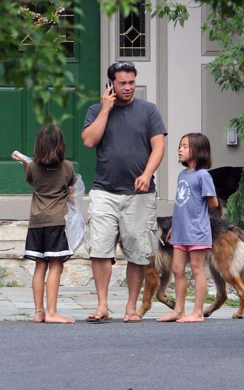 Jon Gosselin With the Kids.  Photo: SplashNewsOnline.com
