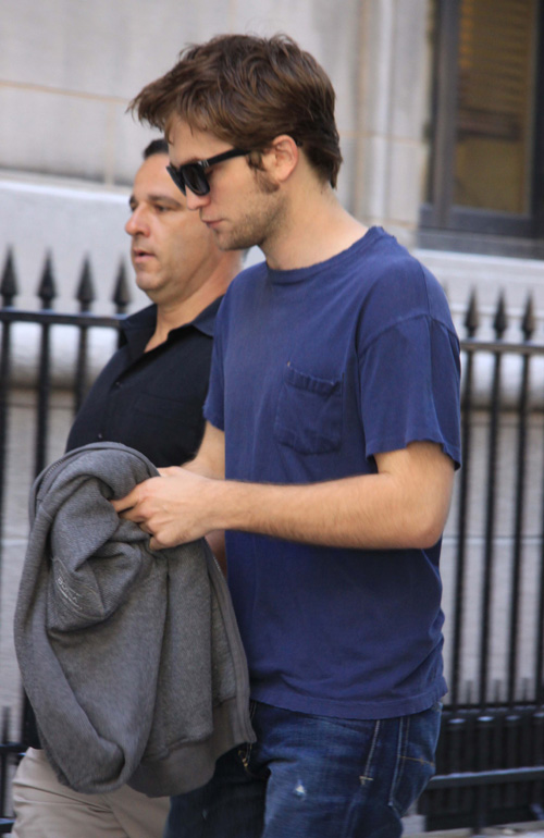Robert Pattinson On Set of "Remember Me"  In Manhattan.  Photo: Splashnewsonline.com