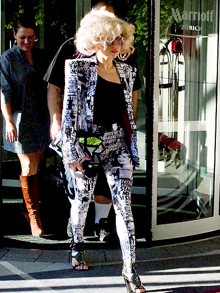 lady gaga outfits kermit. Moment With Lady Gaga
