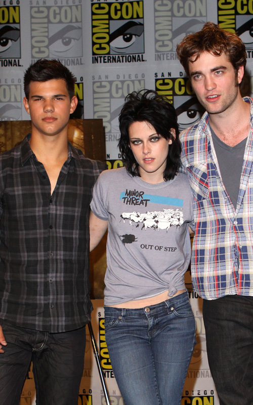 Taylor Lautner, Kristin Stewart, & Robert Pattinson At Comic-Con.  Photo: Splashnewsonline.com