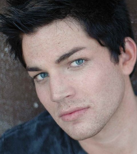 Adam Lambert Sans Make-up. Photo: AdamLambertinfo.com