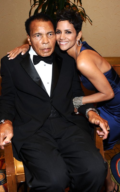 Muhammad Ali & Halle Berry. Photo: GettyImages.com