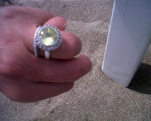 Tara Reid's Wedding Ring. Photo: Twitter.com