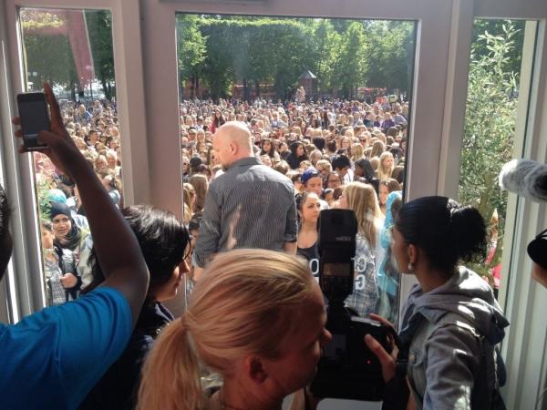 Bieber Fever Hits Oslo. Photo: Twitter.com